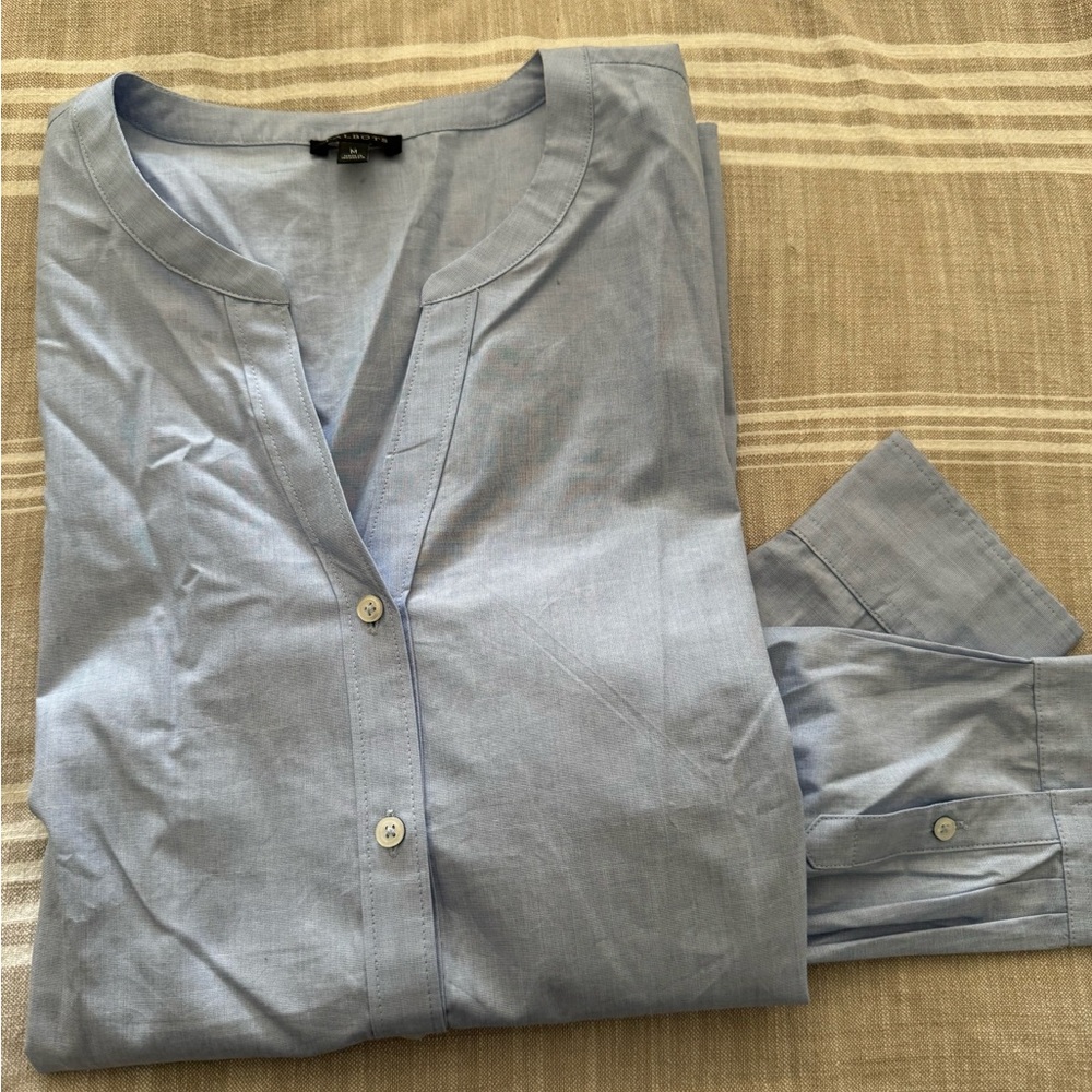 Talbots Blue Tunic blouse. size medium. NWOT. Very light weight
